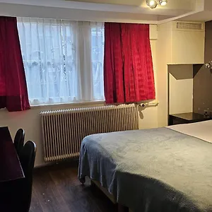 Hotel Quentin Golden Bear